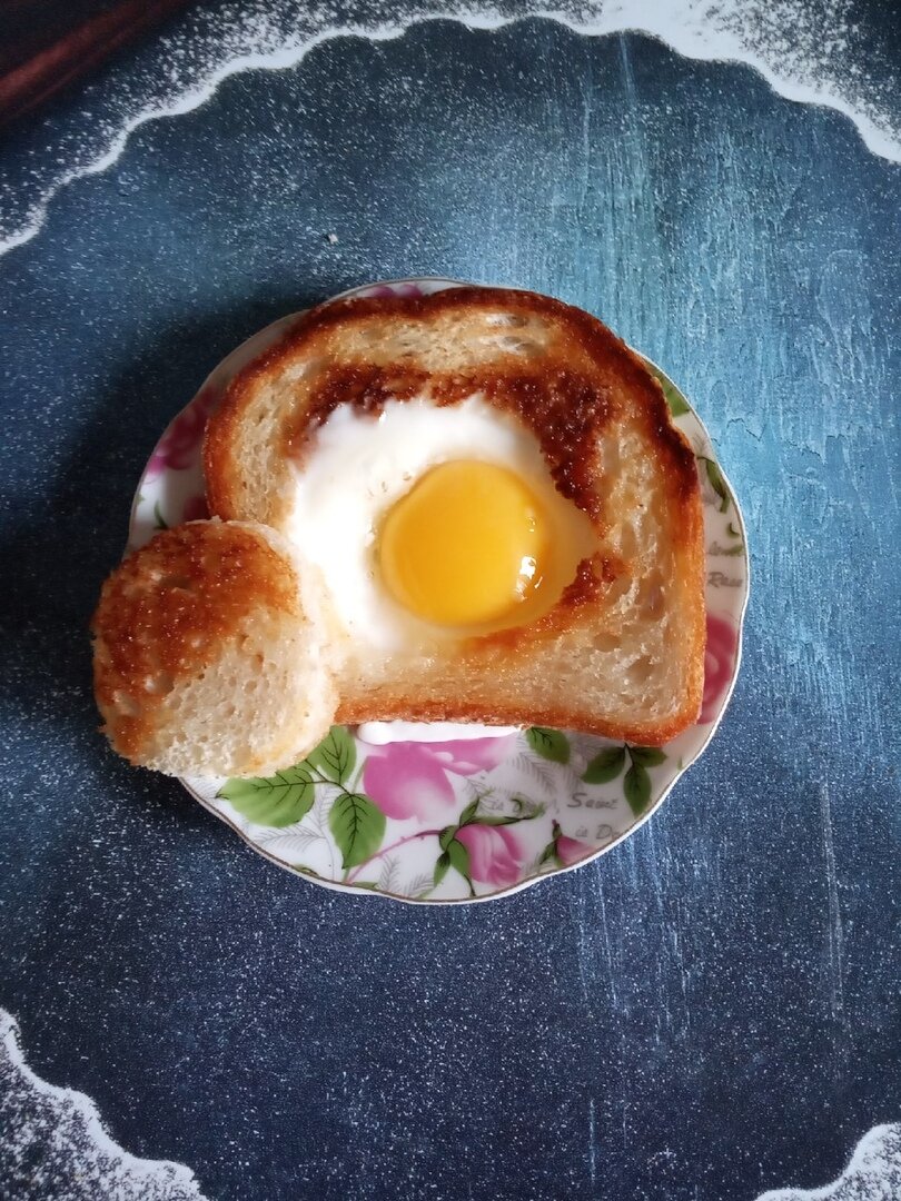 Завтрак. Порция 10 рублей. Это конечно порция для меня или дочки, мужчины в моей семье едят в 2 раза больше)