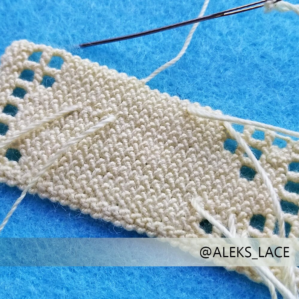 С обратной стороны - милые узелочки