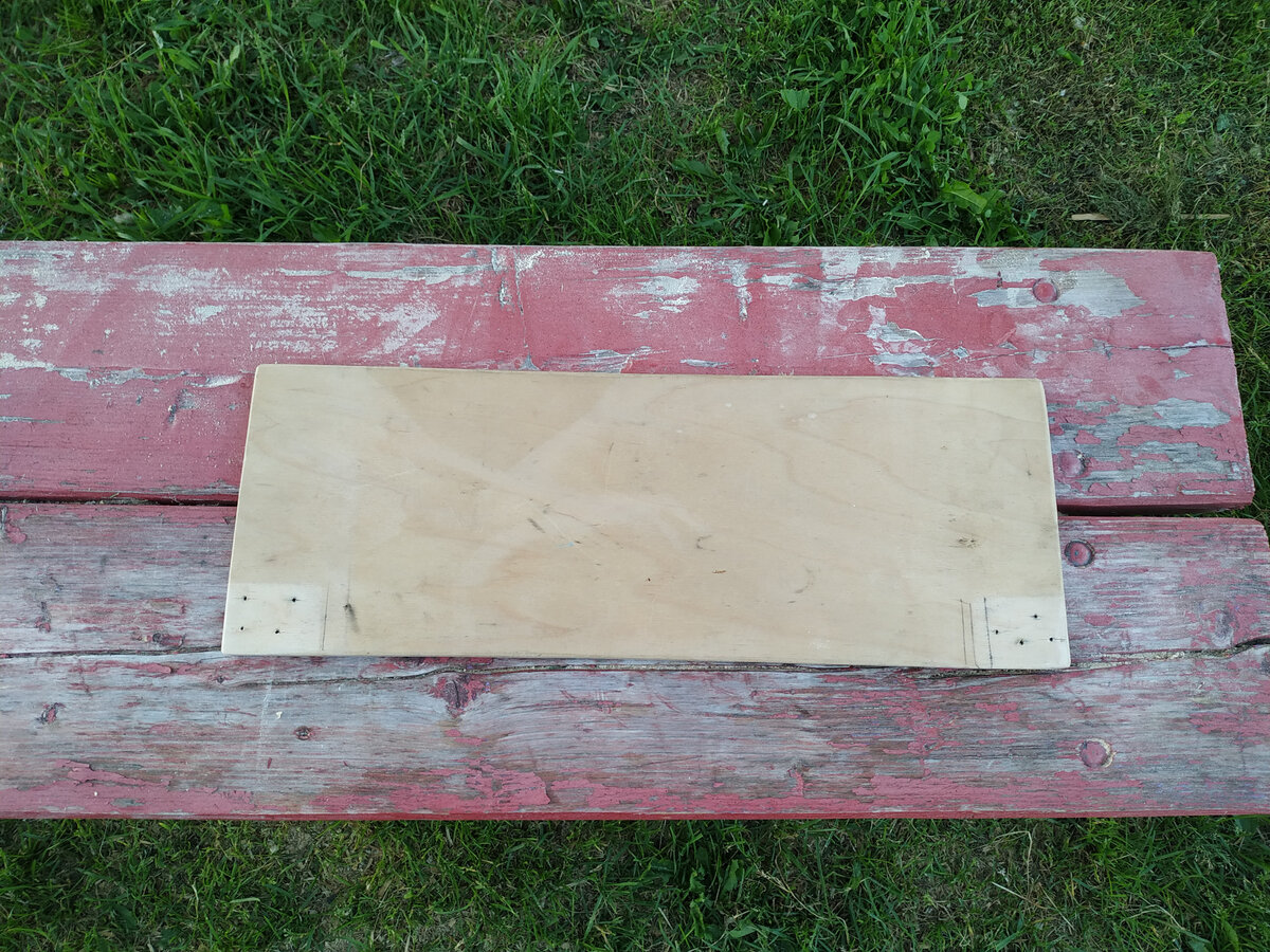 Фото: фанера полностью повторяет форму сиденья.