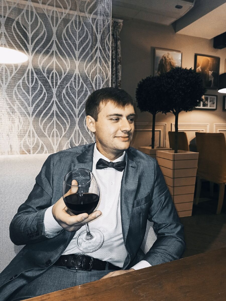 Когда испытываешь сильные чувства, не важно кто что скажет, главное что про это знает твоя вторая половин....