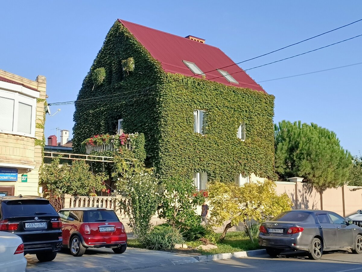 дом у моря - мечта многих россиян. На Фото дом в г.Анапа