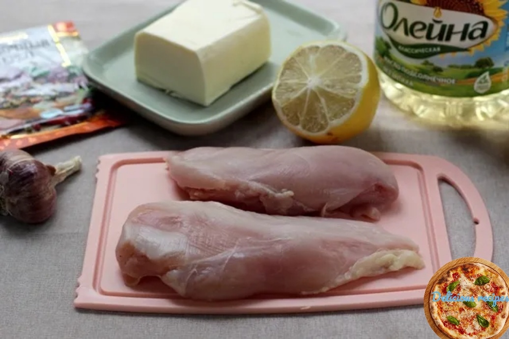 Приготовить продукты. Куриную грудку вымыть, обсушить бумажным полотенцем.