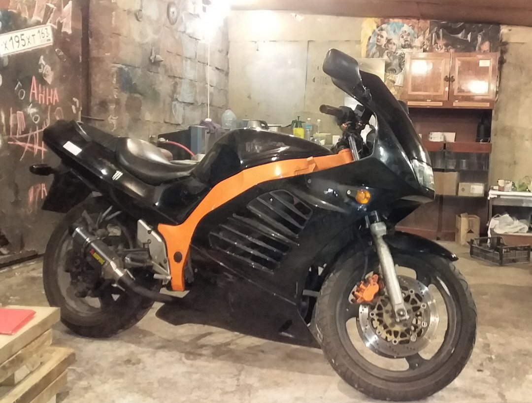 Ооооо да. Такой он был, когда его привезли, нифига ничего не работало, ДВС не запускался, ну что ж все по порядку;). Поехали!