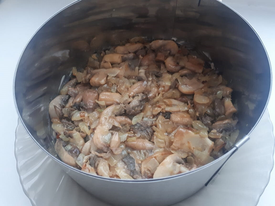 Грибы, обжаренные с луком