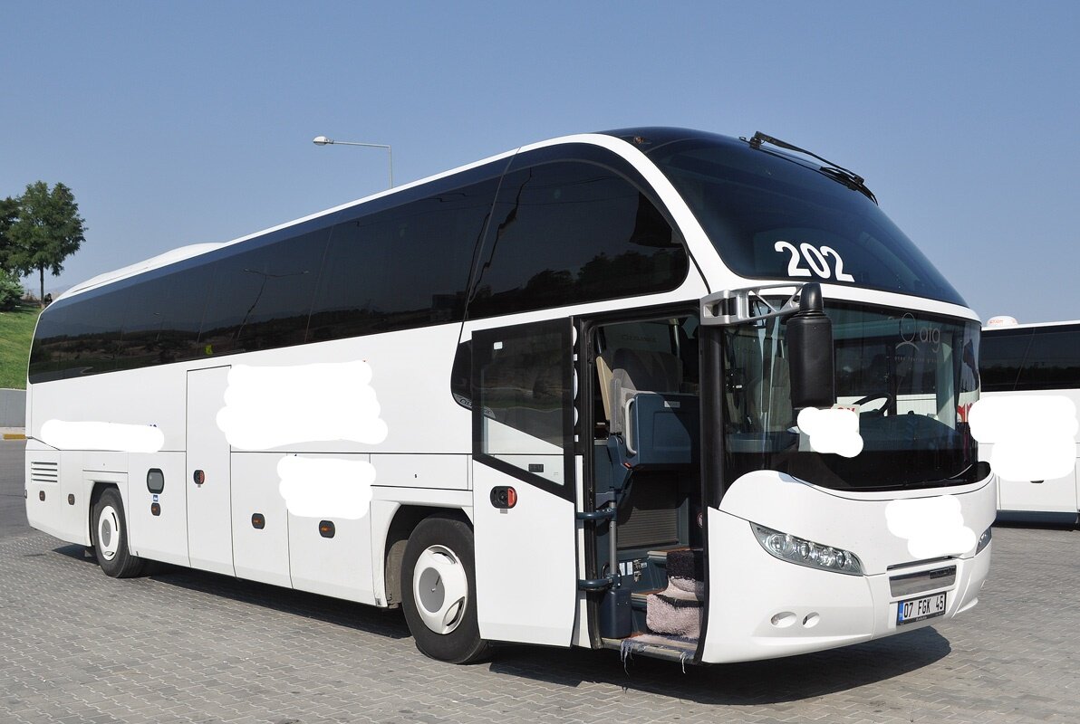 Большой туристический автобус на 44-46 мест.