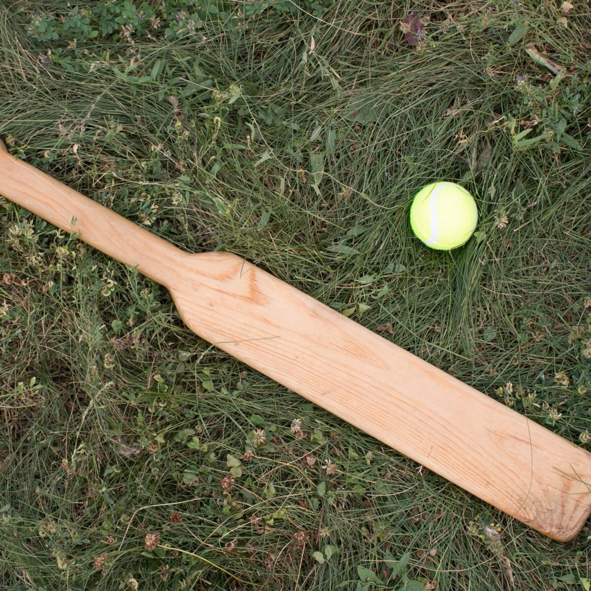 Лапта. Развивает быстроту, силу, координационные способности 