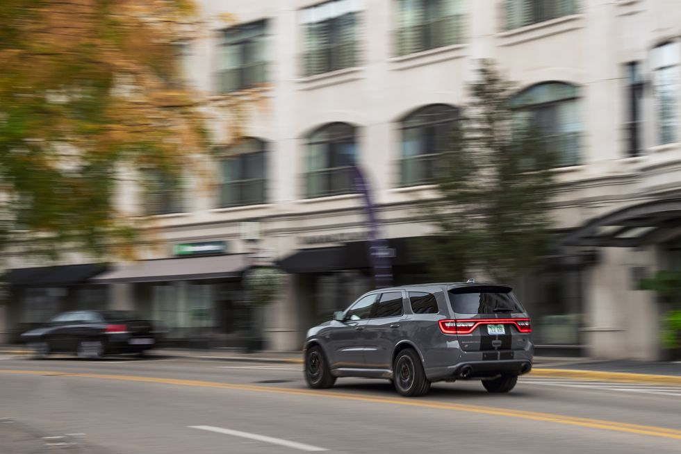 Dodge Durango SRT Hellcat | фото caranddriver 