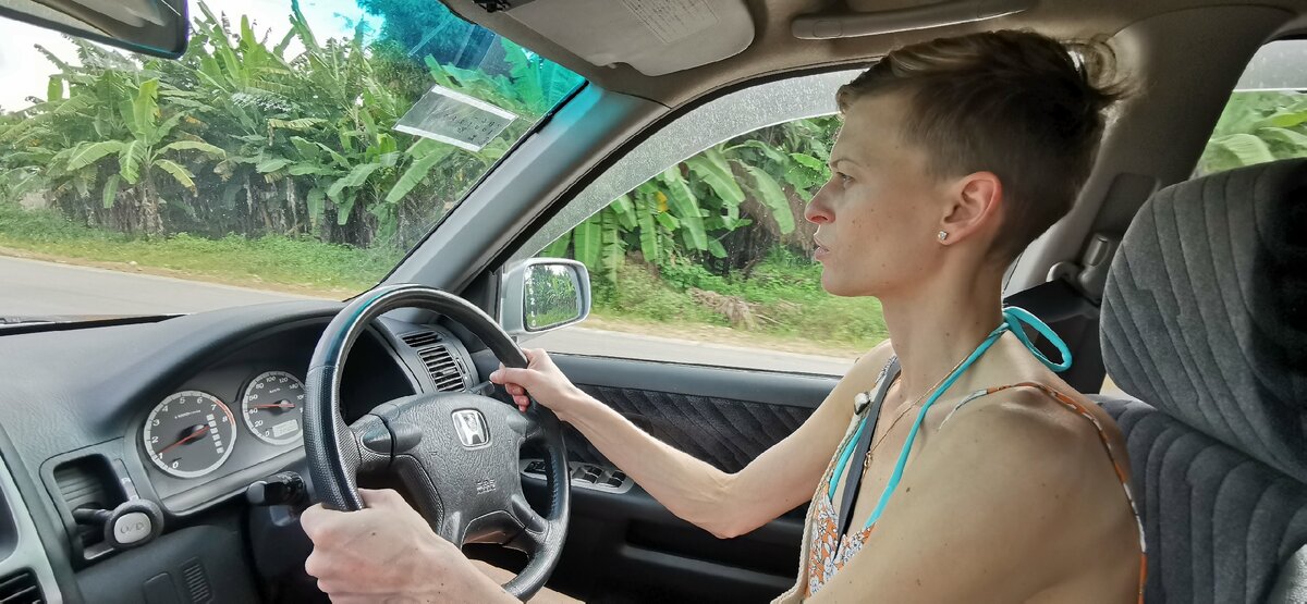 Первые два часа Ира за рулем была очень сосредоточена.