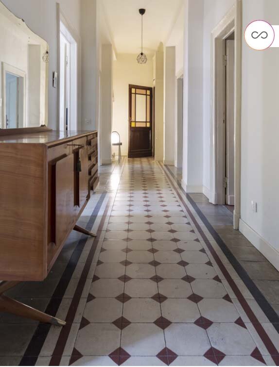 длинный центральный коридор