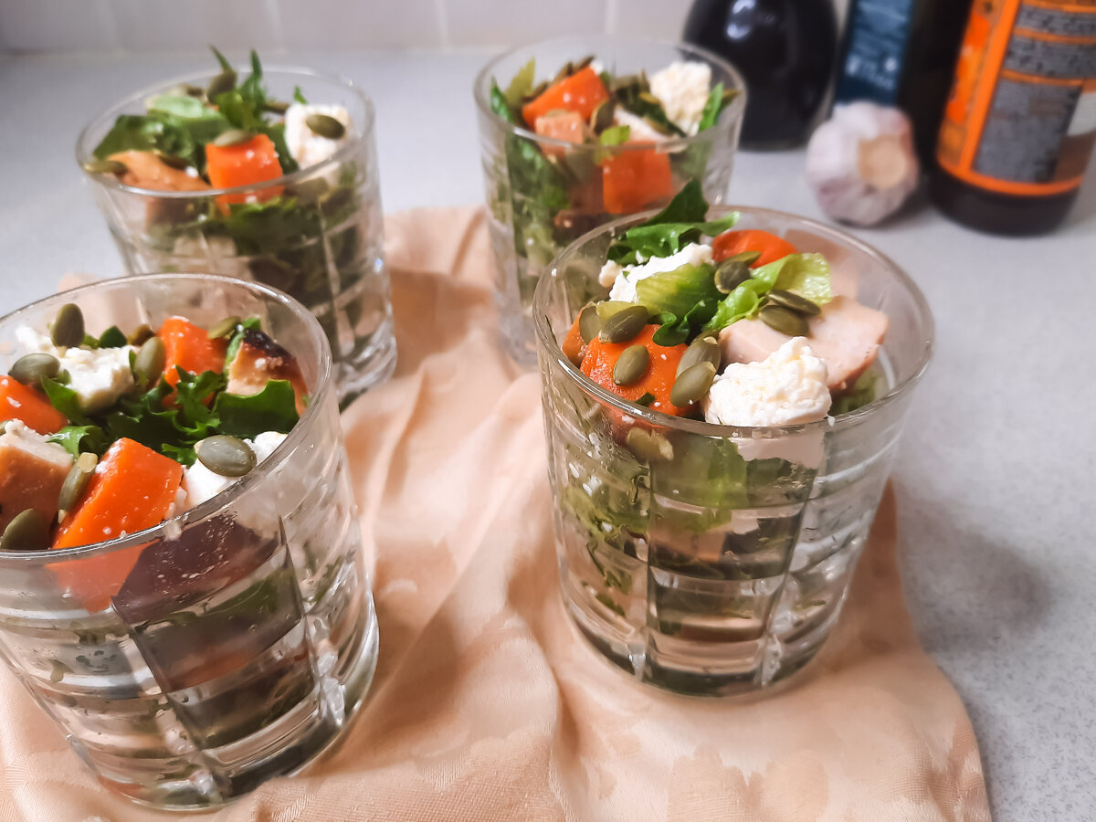 Салат с карамелизированной морковью в стаканчиках 