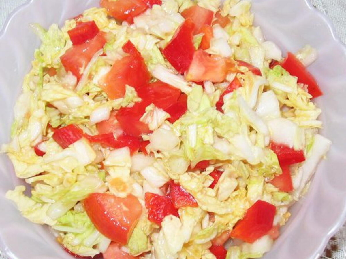 Салат из пекинской капусты с огурцом и помидором и перцем болгарским рецепт с фото пошагово