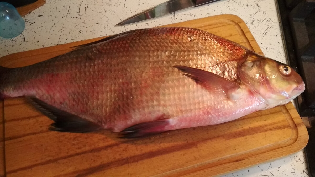 Чистим леща.