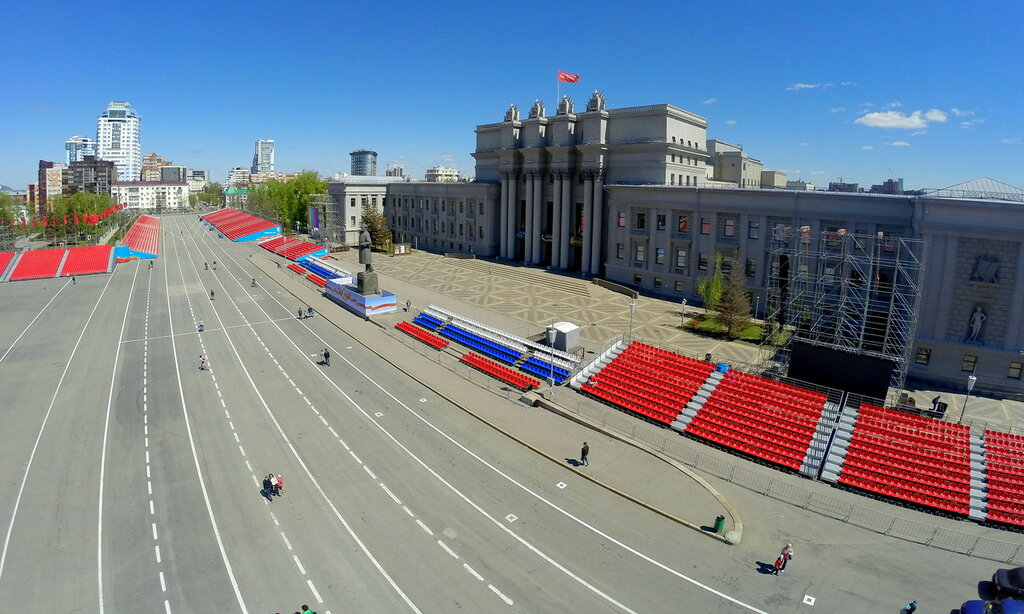 Огромная территория. Площадь Куйбышева Самара. Площадь Куйбышева Самара самая большая в Европе. Площадь Куйбышева площадь. Самара Центральная площадь.