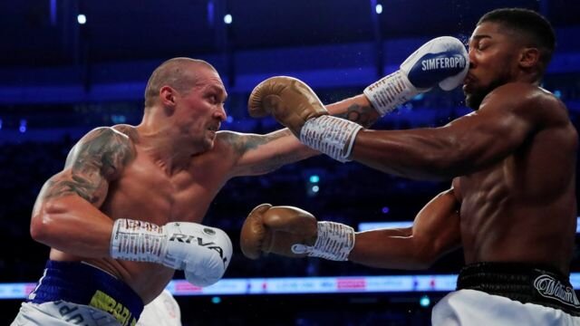 Александр Усик доминирует над Энтони Джошуа