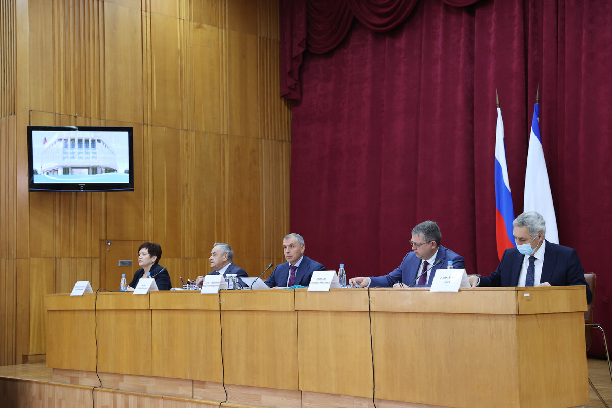 Более 40 вопросов, накопившихся за время парламентских каникул, внесено в повестку дня первого заседания пятой сессии