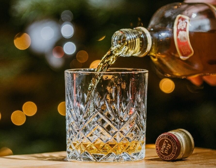 Скотч — это шотландский ячменный виски, выдержанный в бочках минимум 3 года