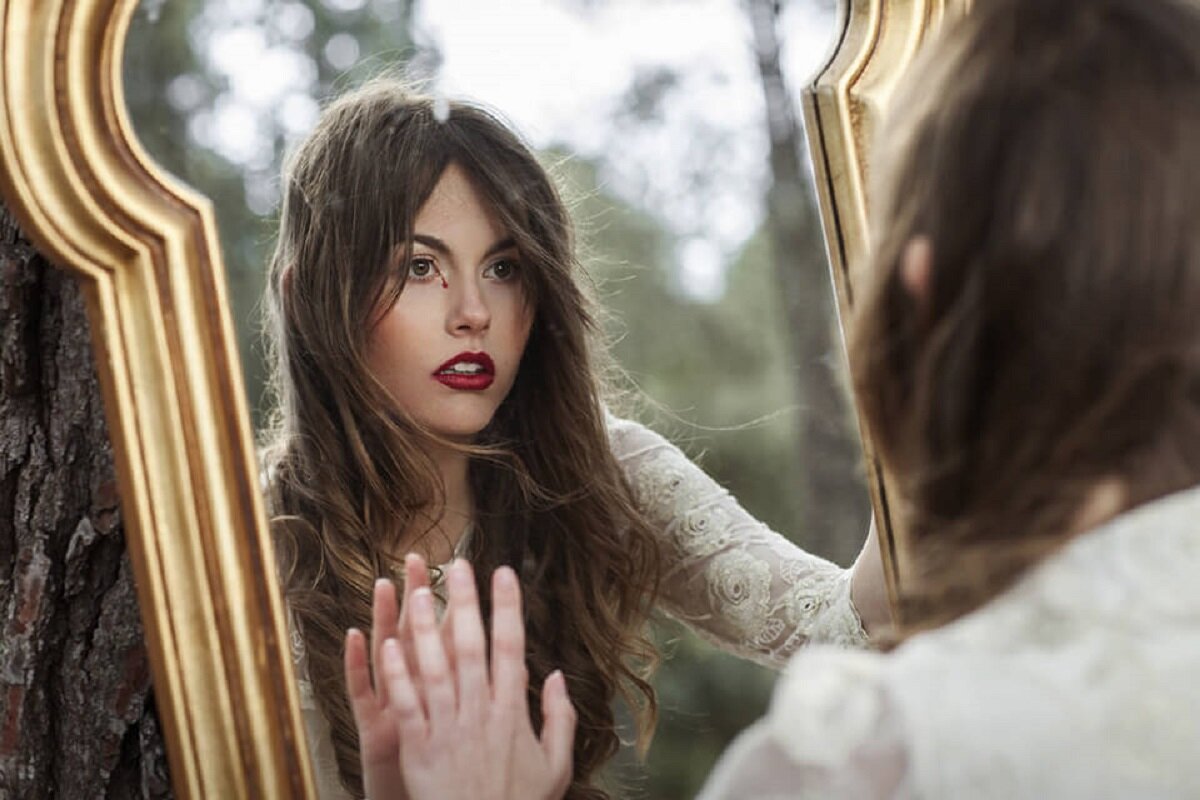 The mirror. Образ reflection. Зеркало медитация. Отражение в зеркале i Love me. Woman in Mirror.