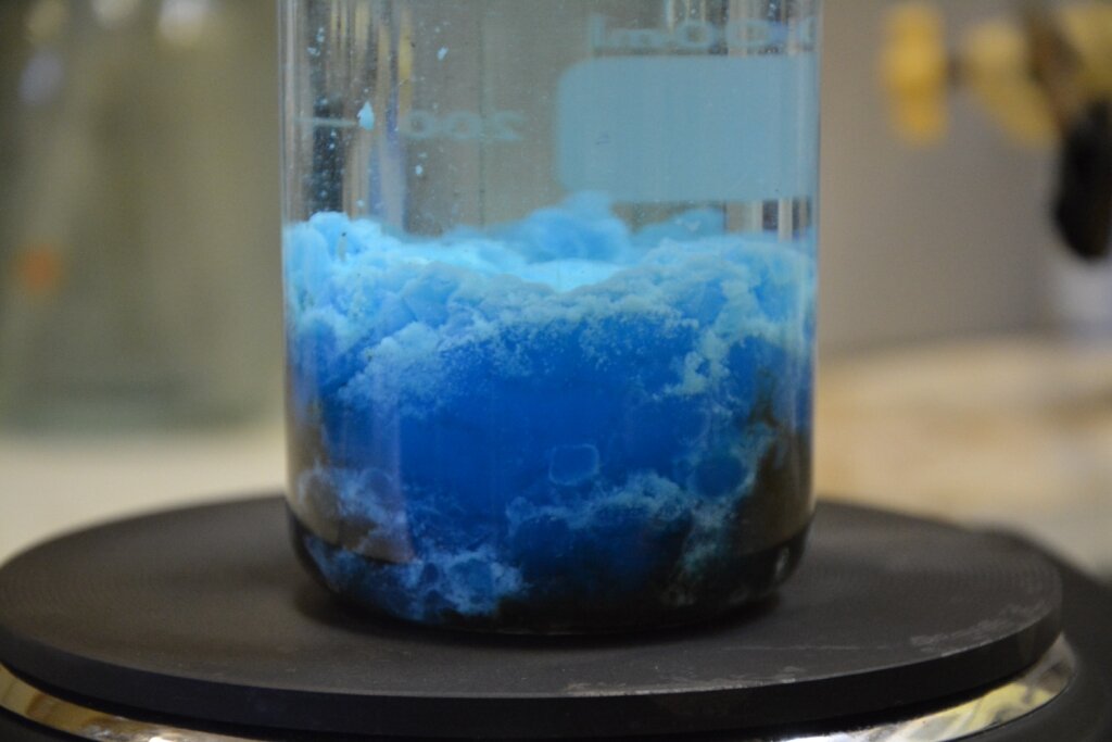 Сульфат меди 2 химические реакции. Сульфат меди 2 цвет осадка. Цвет раствора гидроксида меди 2. Осаждение гидроксида меди(II).