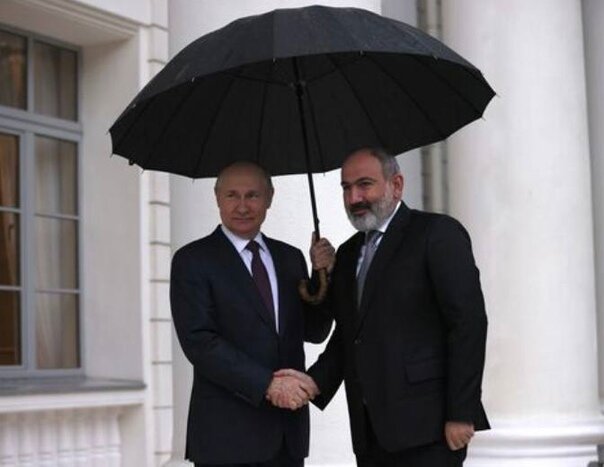 Дипломатия сочинских зонтов: Россию просят уйти из Армении?