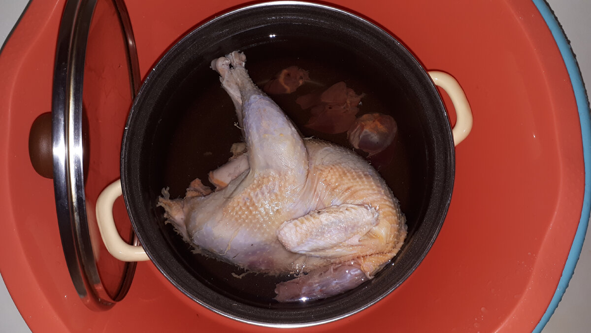 Тушка похожа на курицу