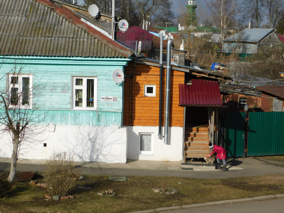 Улица в Суздале с домами дореволюционной постройки. Фото автора.