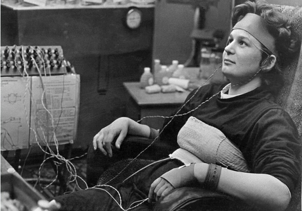     Валентина Терешкова проходит подготовку к полёту в космос. Фото Веры Жихаренко /Фотохроника ТАСС/