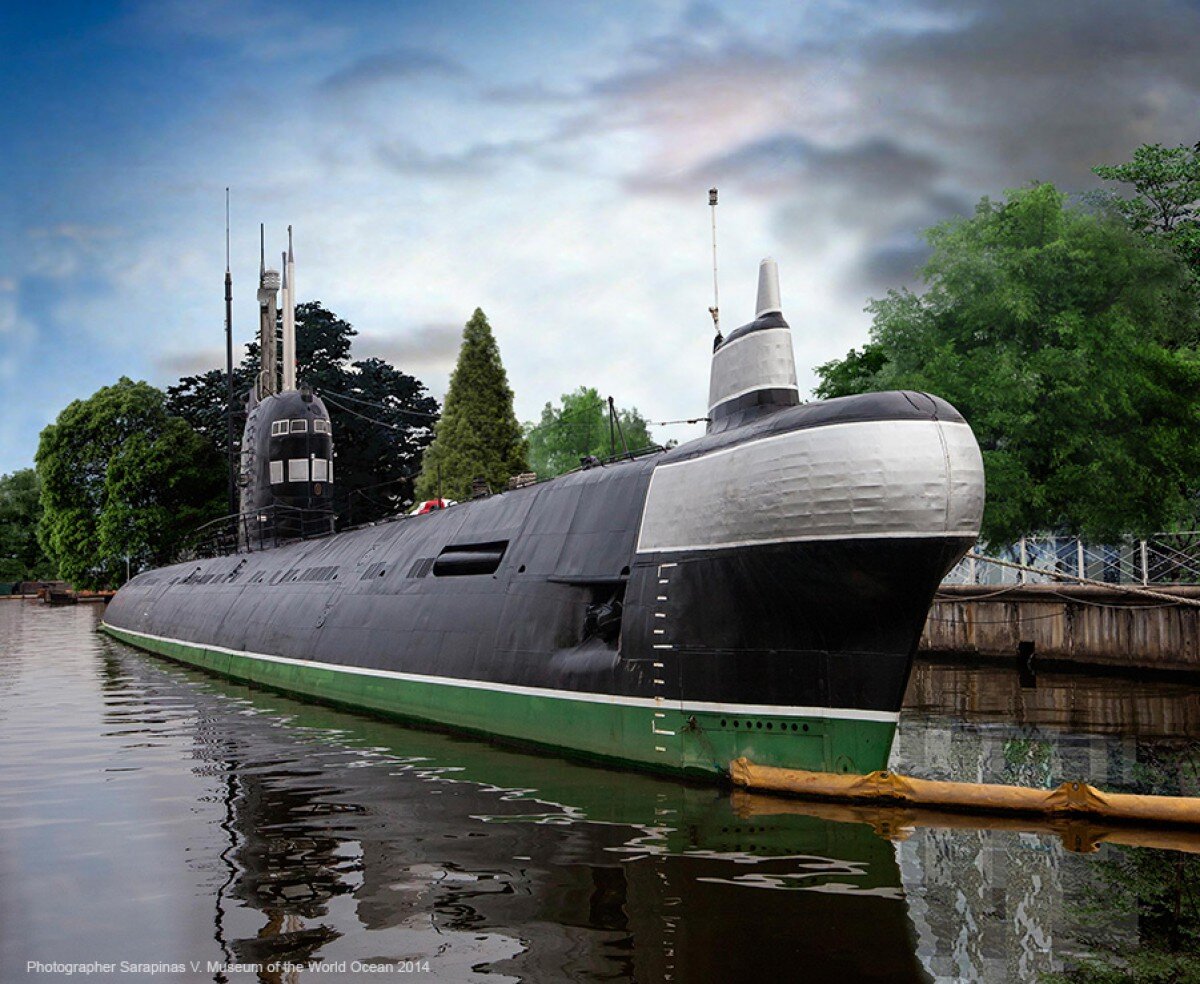 Пл 00. Калининград подводная лодка-музей б-413. Музей подлодка в Калининграде. Музей мирового океана подводная лодка. Калининград морской музей подводная лодка.