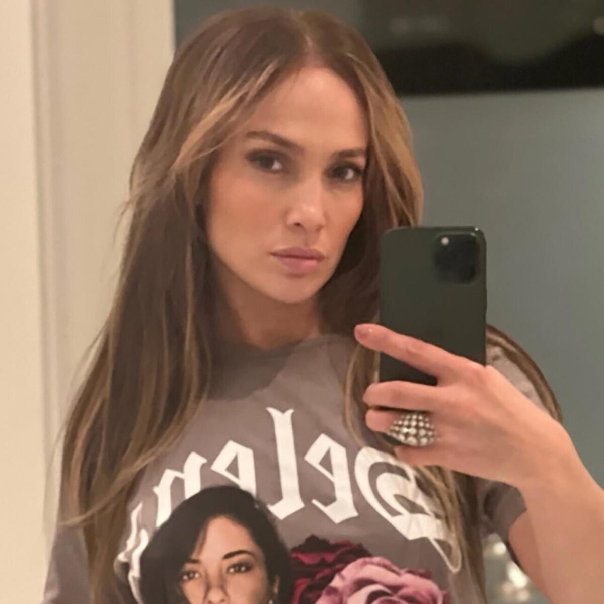    Невероятно хороша! Дженнифер Лопес 53-летняя дженнифер Лопес снялась без одежды LEGION-MEDIA