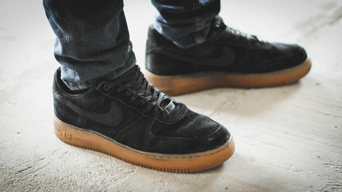     Желание ставропольца носить после дежурства вместо жмущих кожаных туфлей растоптанные шлепанцы стоило ему рабочего места, передает корреспондент NewsTracker.