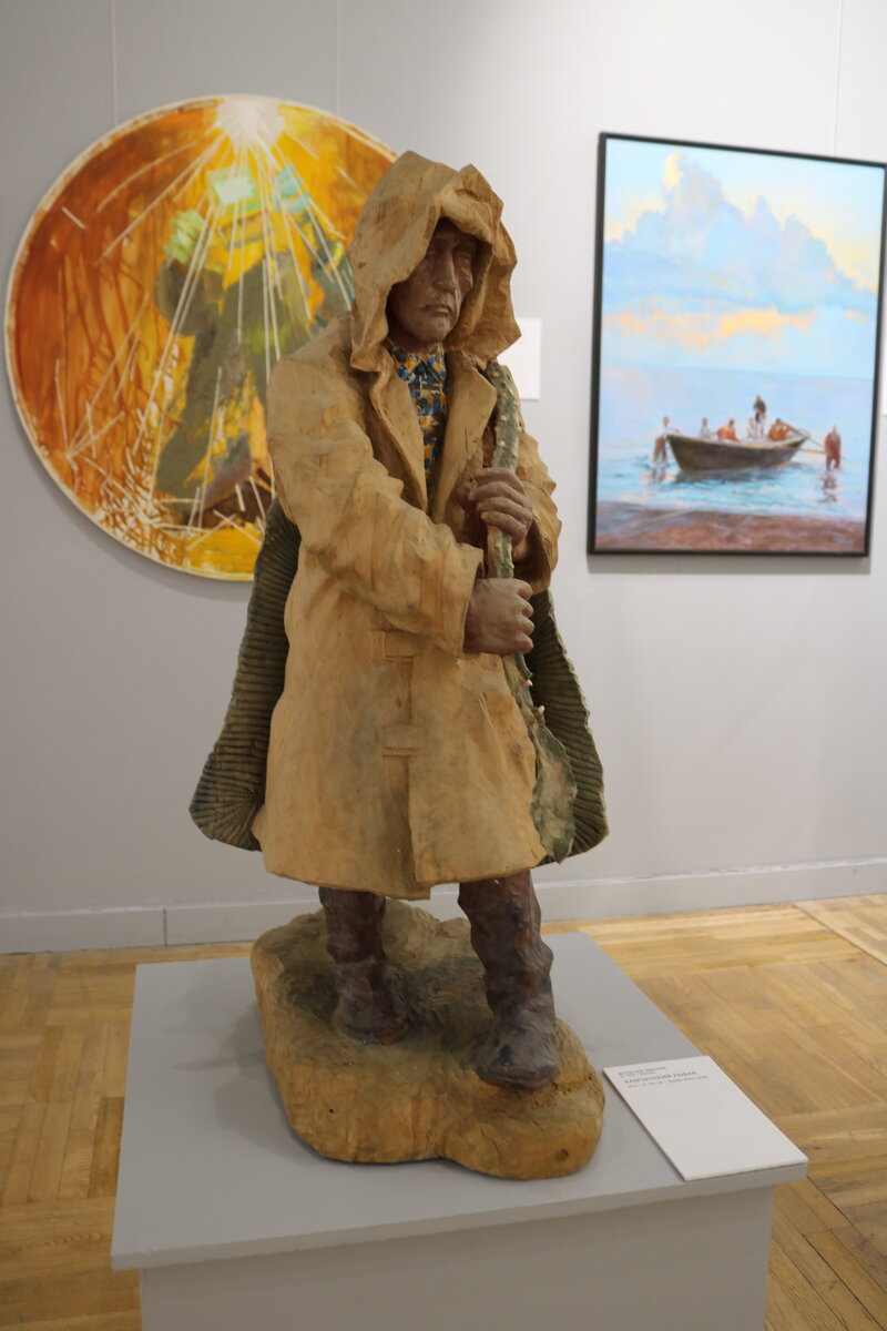 Валерий Михеев. Камчатский рыбак. Дерево, акрил, слюда. Фото: Art&Culture Яндекс.Дзен.