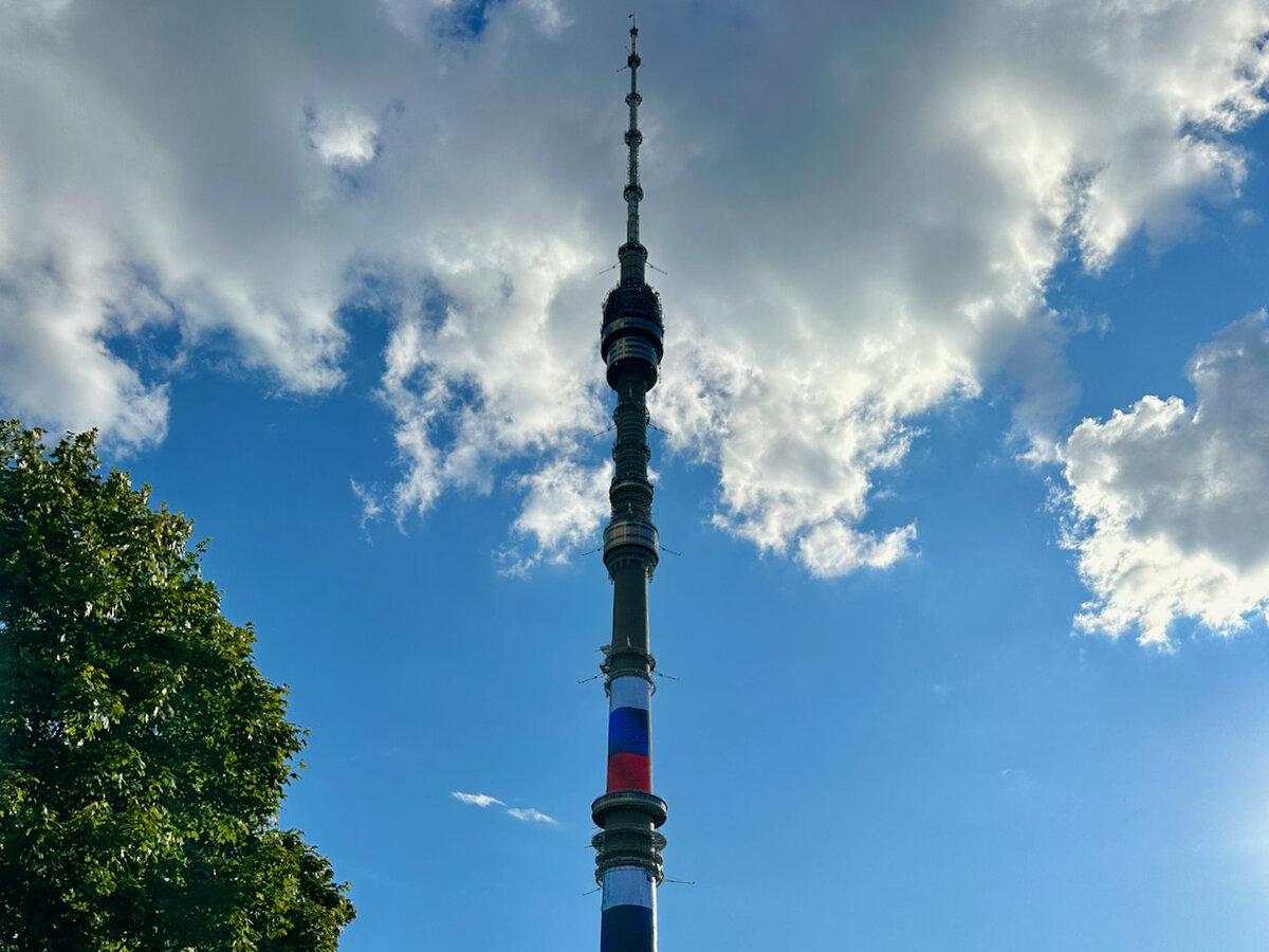 Достопримечательности москвы останкинская телебашня. Останкинская башня. Останкинская башня Киевский проектный институт. Тросы Останкинской телебашни.