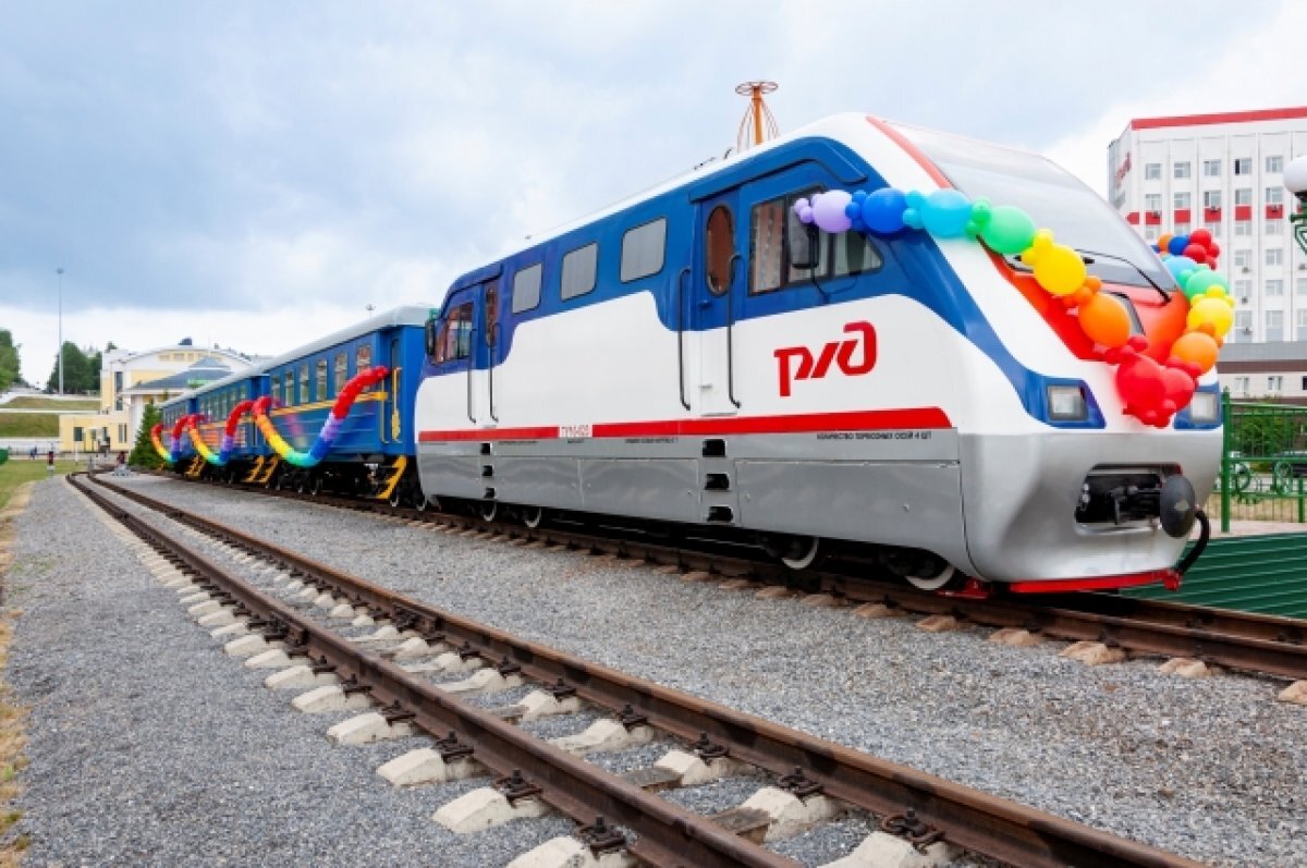    Железнодорожники Кемеровской области регулярно проводят экскурсии, где знакомят юных кузбассовцев с работой стальной магистрали.