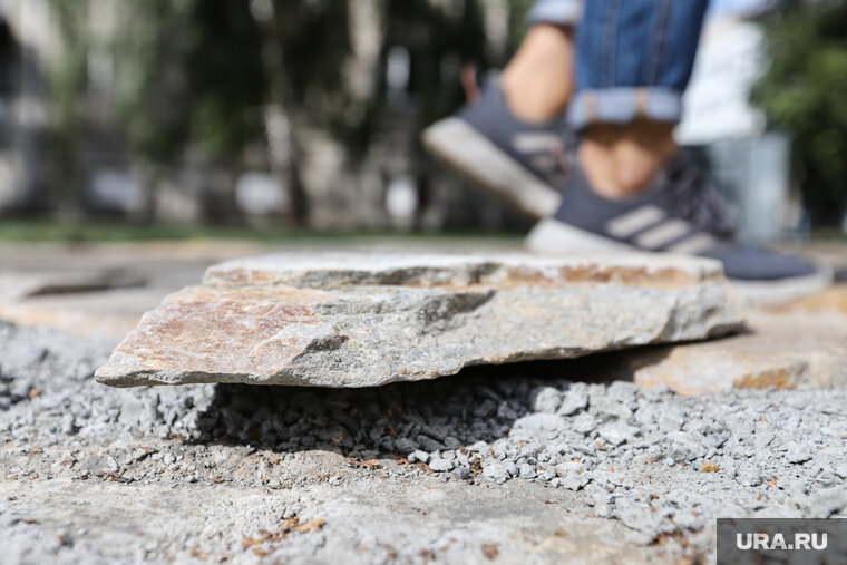    Подрядчика заставили переделать тротуар в селе Альменево