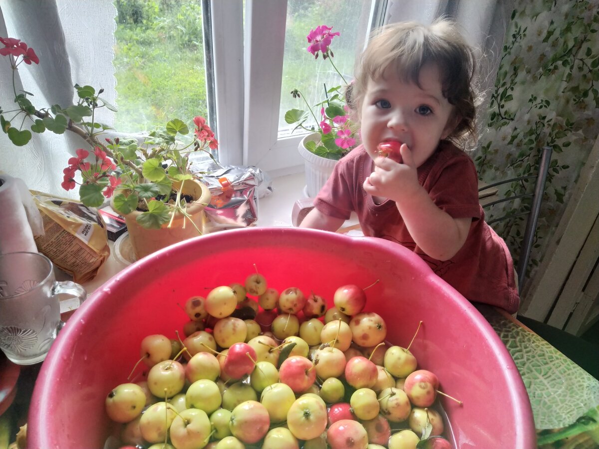 Моя главная помощница по дому и на кухне :)