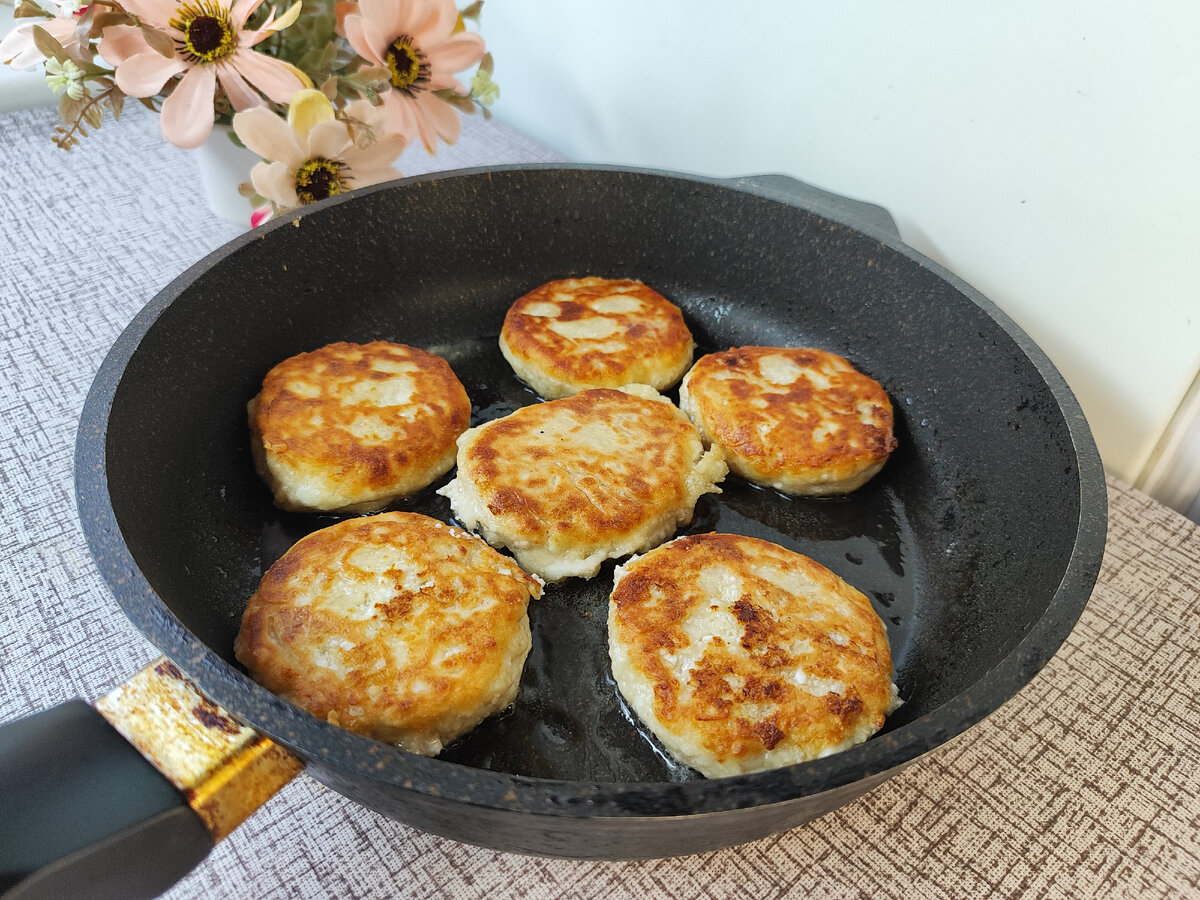 самые вкусные сырники с манкой рецепт на сковороде из творога фото пошагово пышные