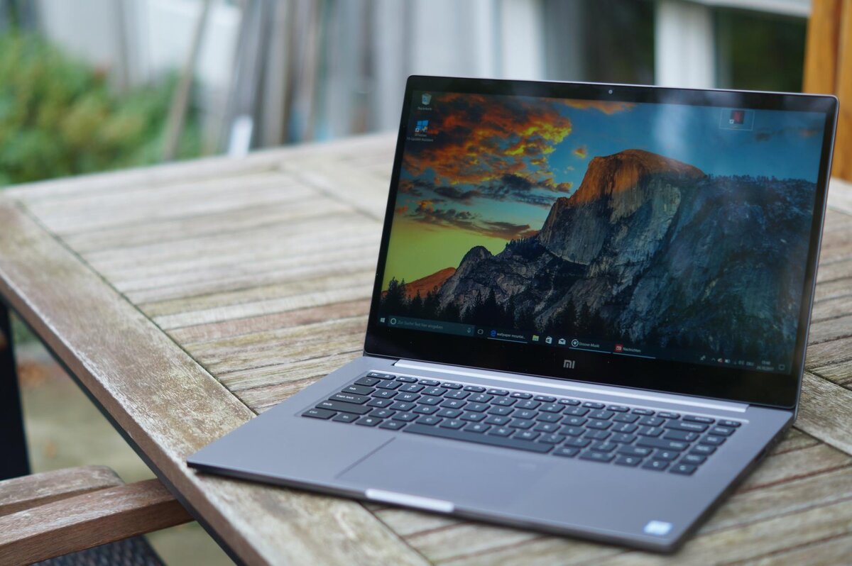 Лёгкий гаджет легко взять с собой в поездку, на учёбу, показать с него проект и презентацию. Фото: windowsunited.de