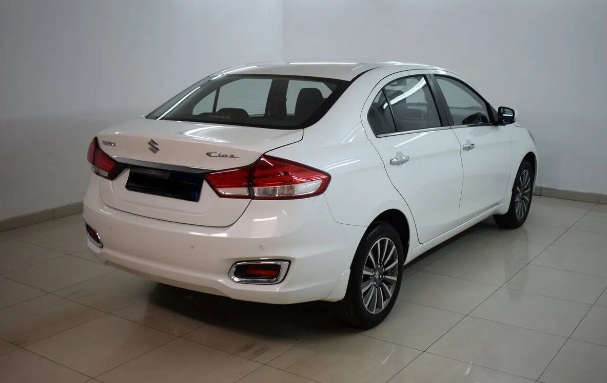 Сузуки Циаз.