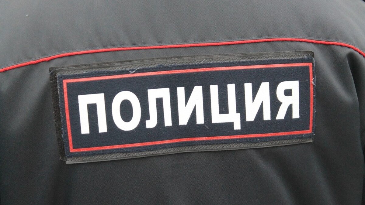     В Казани местные жители обратились к городской администрации с просьбой разобраться с нелегальной торговлей на улицах. Мэрия помочь не смогла, но в свою очередь попросила заняться данным вопросом правоохранительные органы.