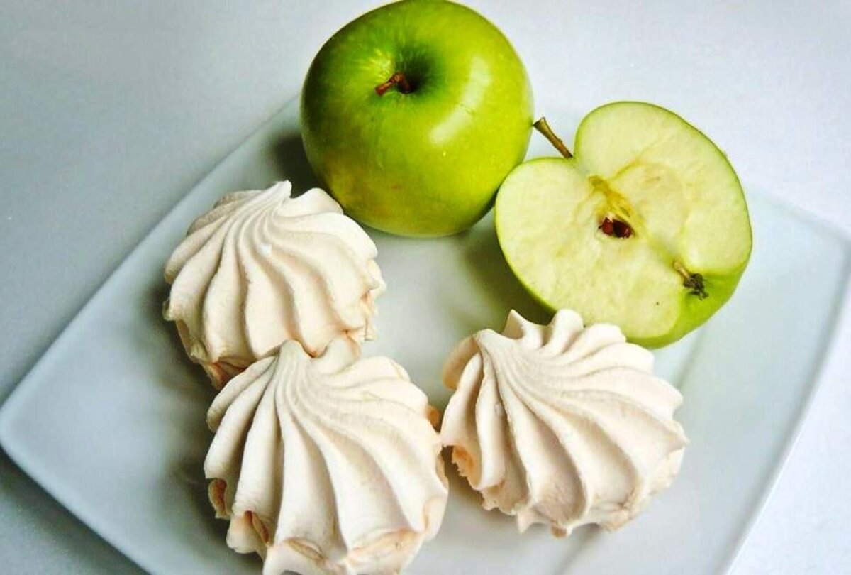    Весь секрет приготовления содержится в яблочном пюре