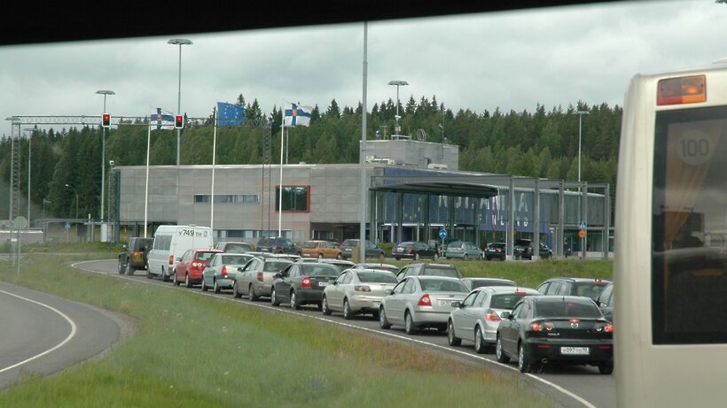    Автомобильный пункт пропуска Нуйямаа ©ongmandancer@btopenworld.com. Border crossing to FinlandUploaded by A333, CC BY-SA 2.0 Wikipedia.org