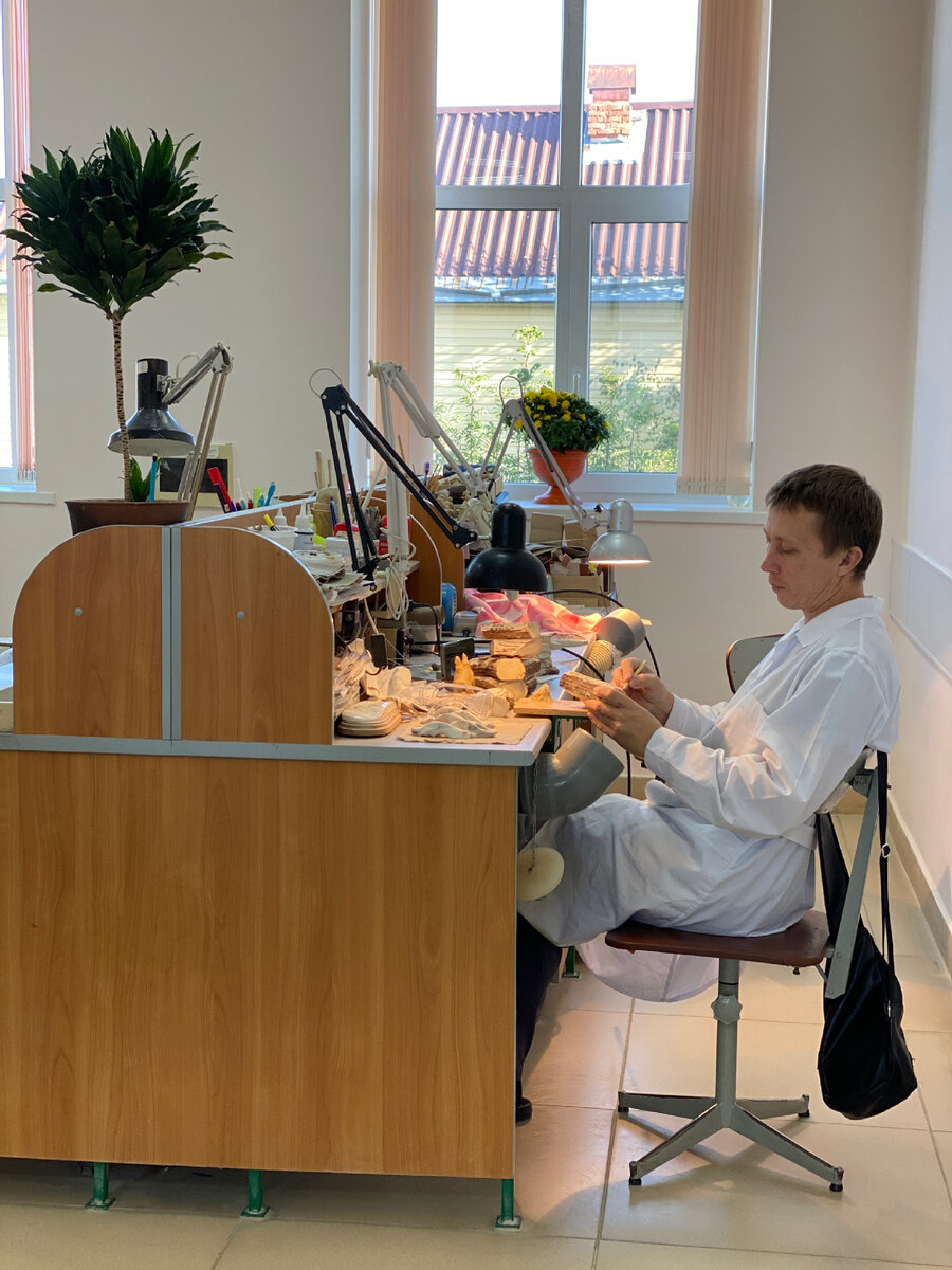 За филигранной работой