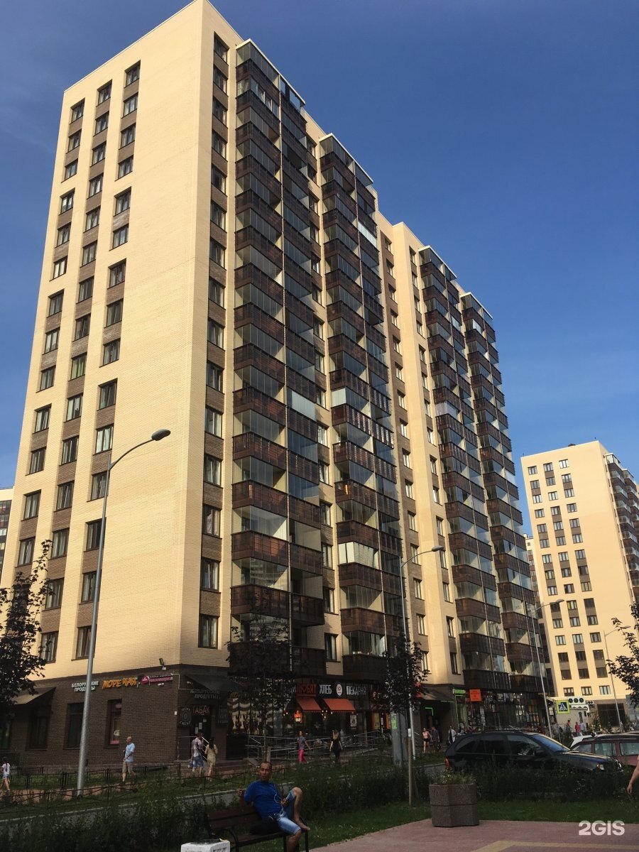 Взял из интернета, фотографии не сохранились. Но это именно наш дом бульвар Менделеева 10