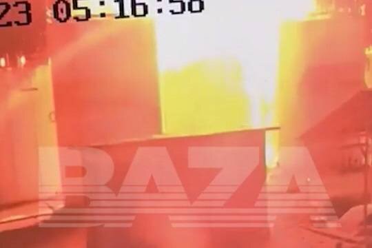    Атака беспилотника, предположительно, стала причиной пожара на нефтебазе рядом с аэропортом Сочи