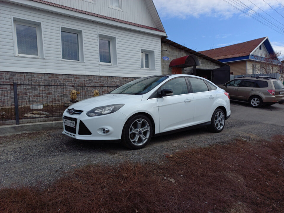 Ну после Ford Focus 2 далеко не ушёл, по случаю судьбы купил Ford Focus 3 2.0 МКПП. Внешним видом машина радует, надеюсь не будет подводить как и прошлый форд!
Ну и естественно будут какие либо доработки и установки плюшек, так как это LEGO😁