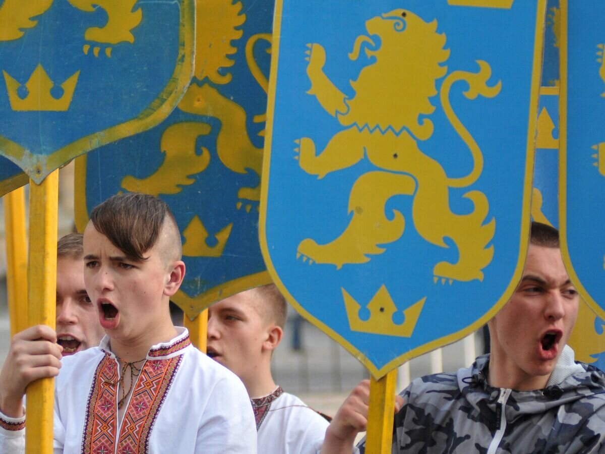    Участники марша в честь годовщины создания дивизии СС "Галичина" во Львове. 2014 год© РИА Новости / Павел Паламарчук