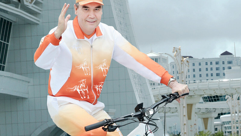 Фотосессия Гурбангулы Бердымухамедова по случаю Всемирного дня здоровья. Фото с сайта Tdh.gov.tm