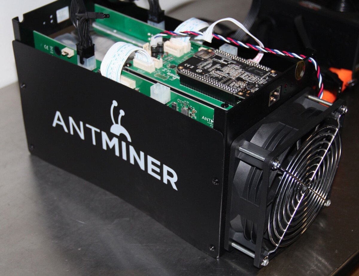 Один из асиков - ANTMINER. Умеет делать лишь одну задачу, зато очень хорошо