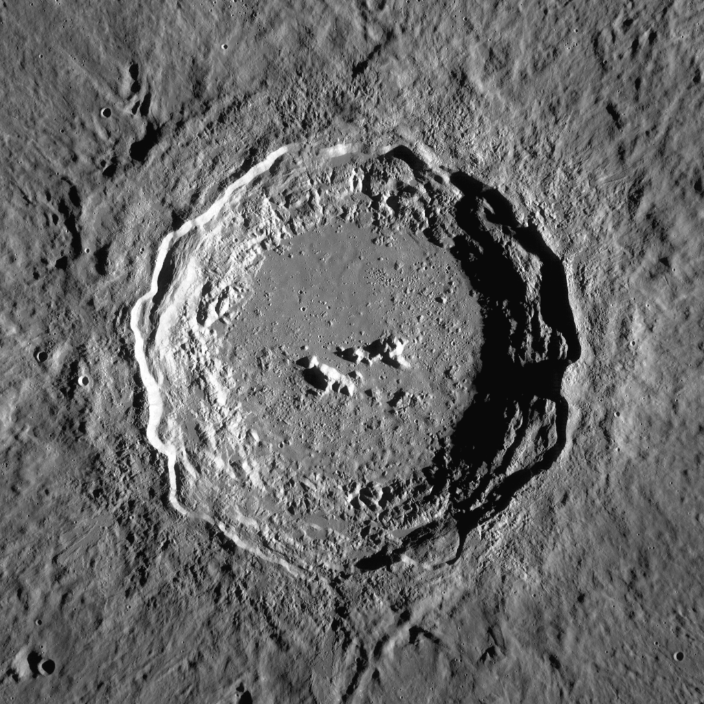 Кратер Коперник, сфотографированный LRO