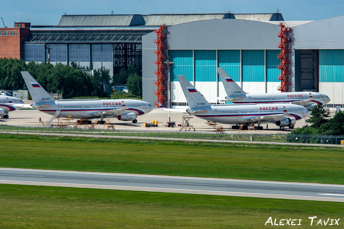 Вид на стоянку бортов СЛО (крупнее)