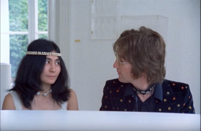 Кадр из клипа Imagine John Lennon&The Plastic Ono Band источник Youtube 